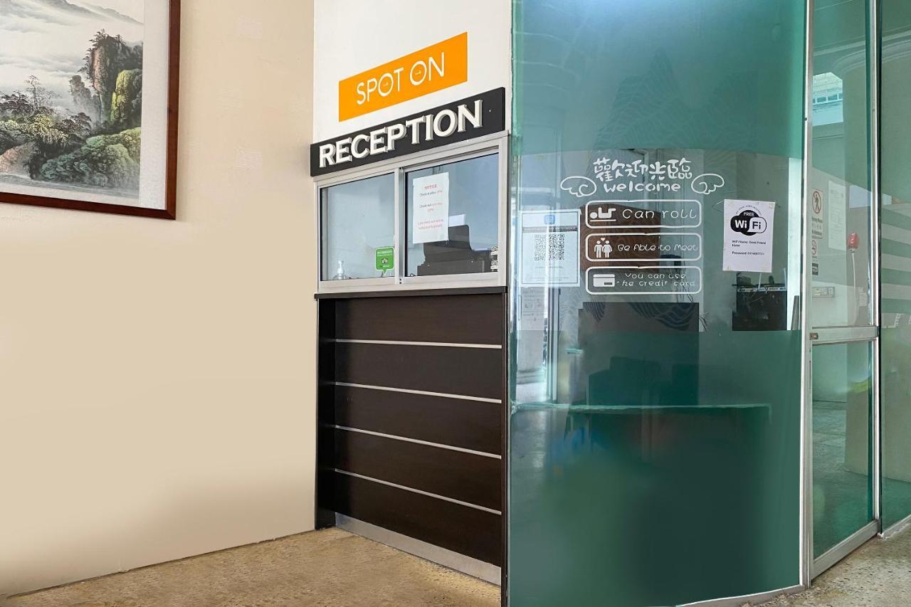 Spot On 89673 Good Friend Hotel George Town Exterior foto